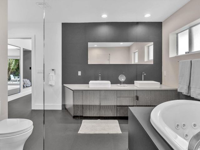 1640 NE 43rd Street, Oakland Park, FL 33334