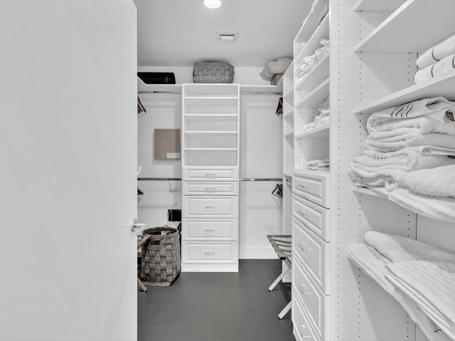 1640 NE 43rd Street, Oakland Park, FL 33334