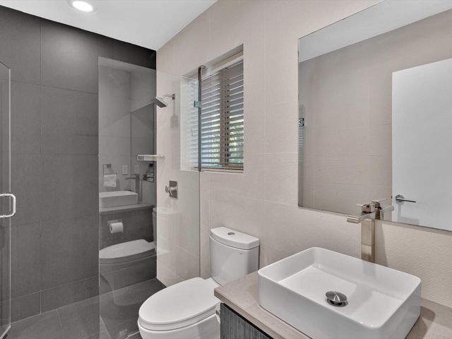 1640 NE 43rd Street, Oakland Park, FL 33334