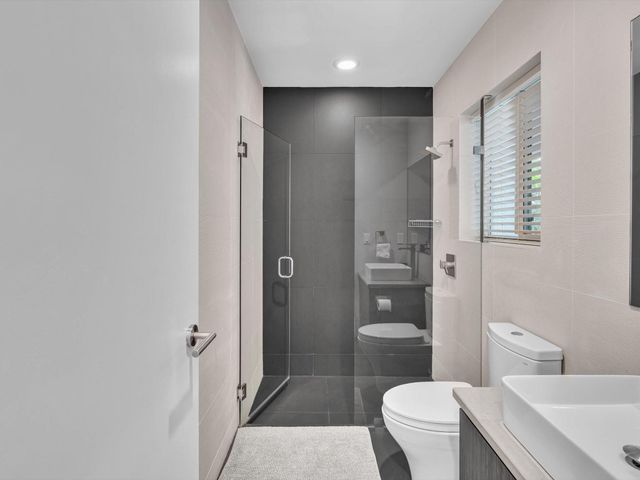 1640 NE 43rd Street, Oakland Park, FL 33334