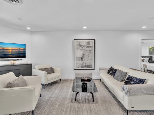 1640 NE 43rd Street, Oakland Park, FL 33334