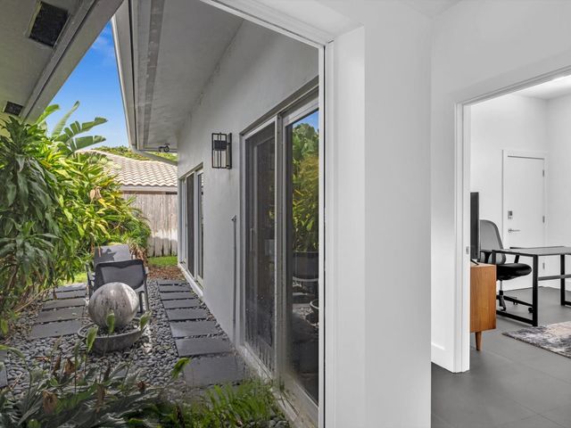 1640 NE 43rd Street, Oakland Park, FL 33334