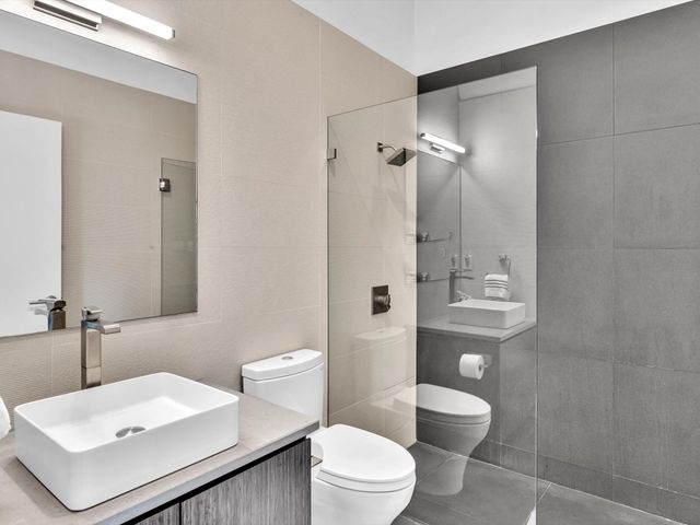 1640 NE 43rd Street, Oakland Park, FL 33334