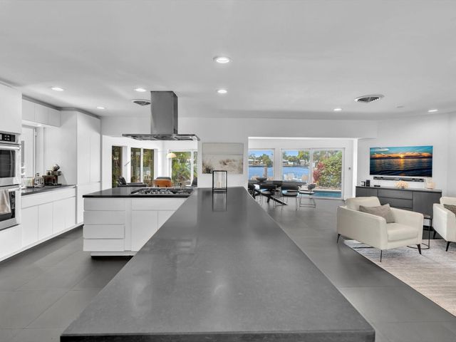 1640 NE 43rd Street, Oakland Park, FL 33334