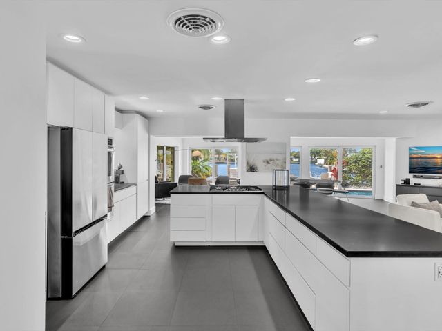 1640 NE 43rd Street, Oakland Park, FL 33334