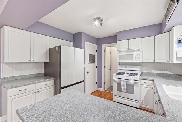 2433 Glen Valley Drive, Grand Rapids, MI 49544