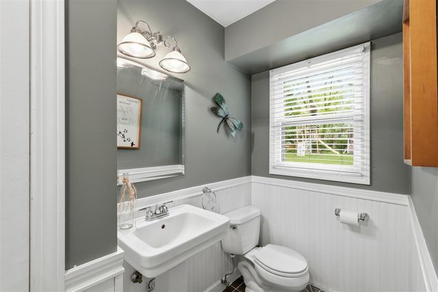 2433 Glen Valley Drive, Grand Rapids, MI 49544