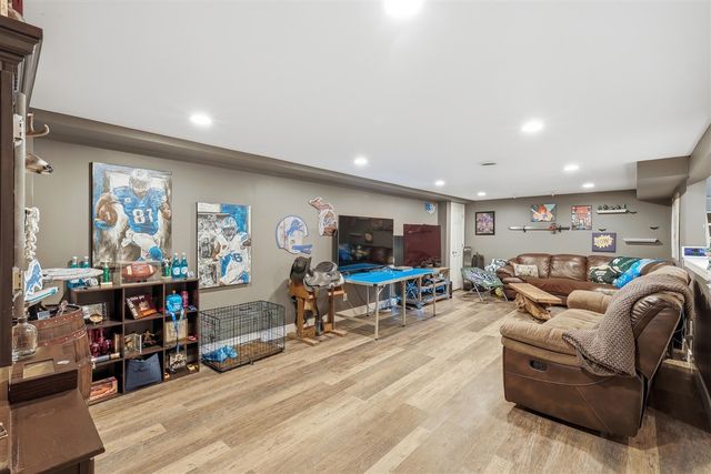 2433 Glen Valley Drive, Grand Rapids, MI 49544