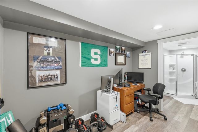 2433 Glen Valley Drive, Grand Rapids, MI 49544