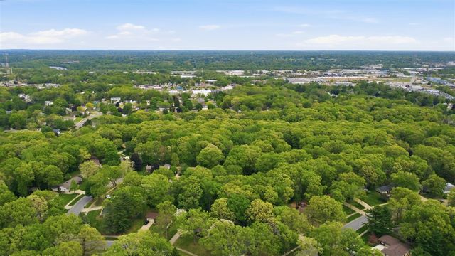 2433 Glen Valley Drive, Grand Rapids, MI 49544