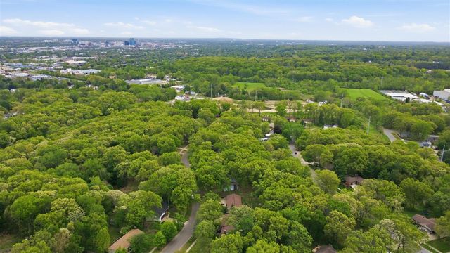 2433 Glen Valley Drive, Grand Rapids, MI 49544