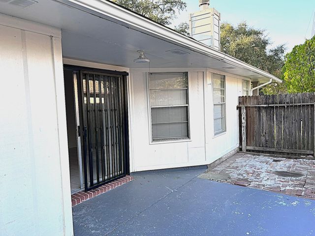 15811 Beechnut Street, Houston, TX 77083
