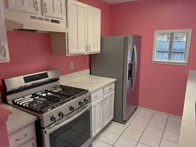 15811 Beechnut Street, Houston, TX 77083