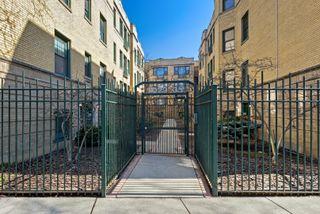 7035 N Sheridan Road G, Chicago, IL 60626