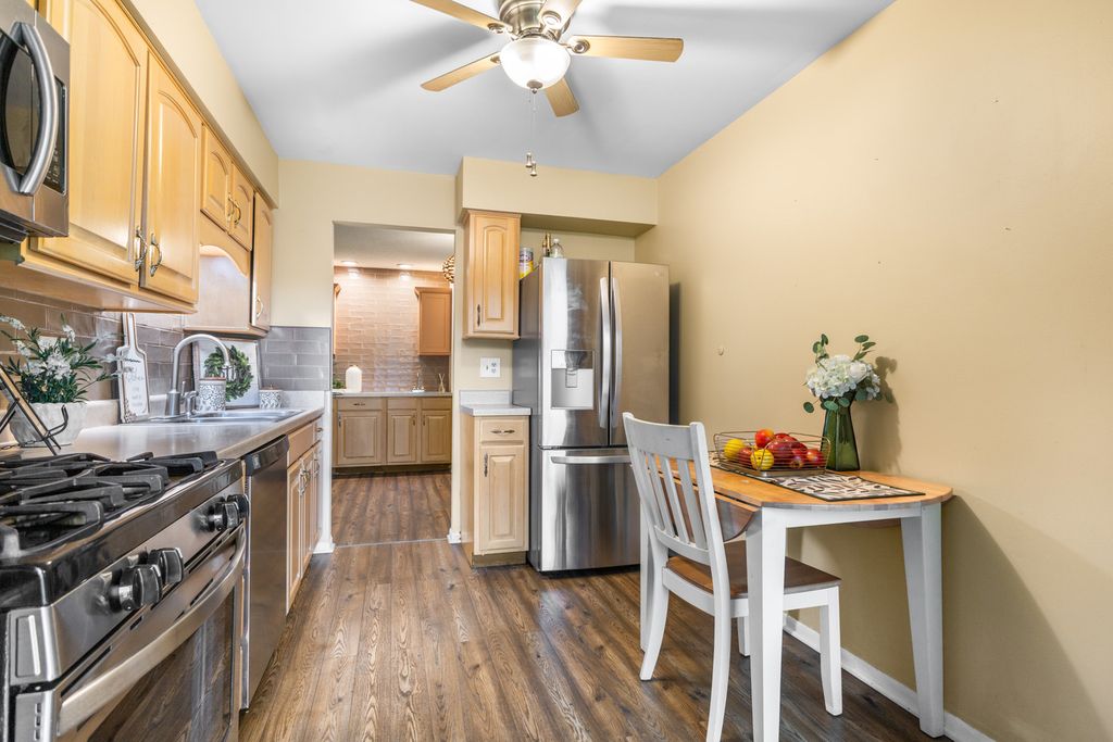 704 Elizabeth Drive B, Wood Dale, IL 60191 — photo 4