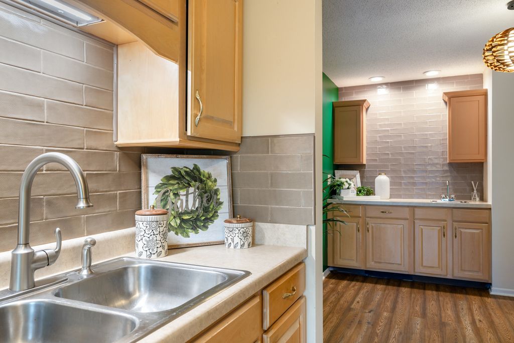 704 Elizabeth Drive B, Wood Dale, IL 60191 — photo 5