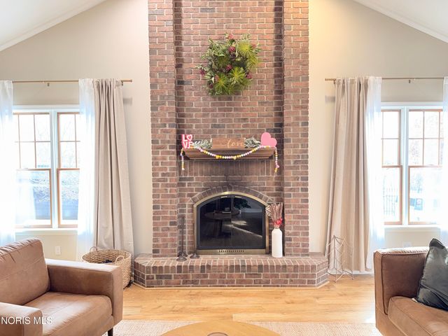 1121 Fox Run Road, Findlay, OH 45840