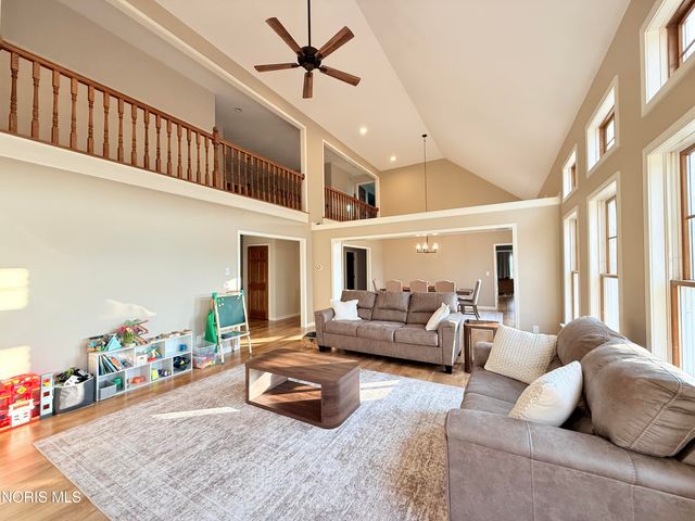 1121 Fox Run Road, Findlay, OH 45840