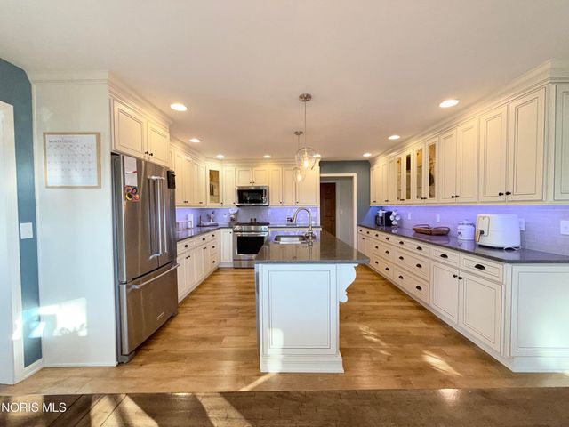 1121 Fox Run Road, Findlay, OH 45840