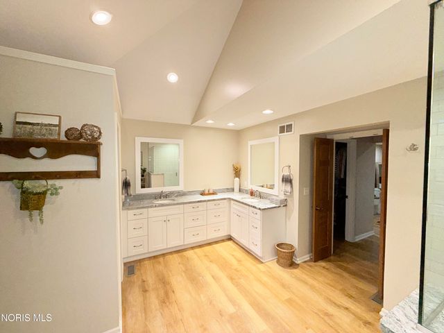 1121 Fox Run Road, Findlay, OH 45840