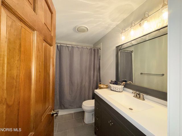 1121 Fox Run Road, Findlay, OH 45840