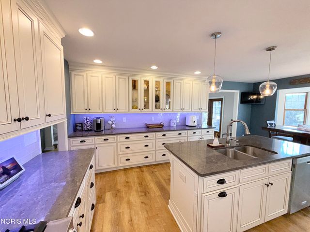 1121 Fox Run Road, Findlay, OH 45840