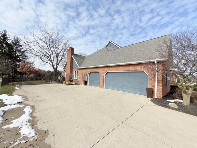 1121 Fox Run Road, Findlay, OH 45840