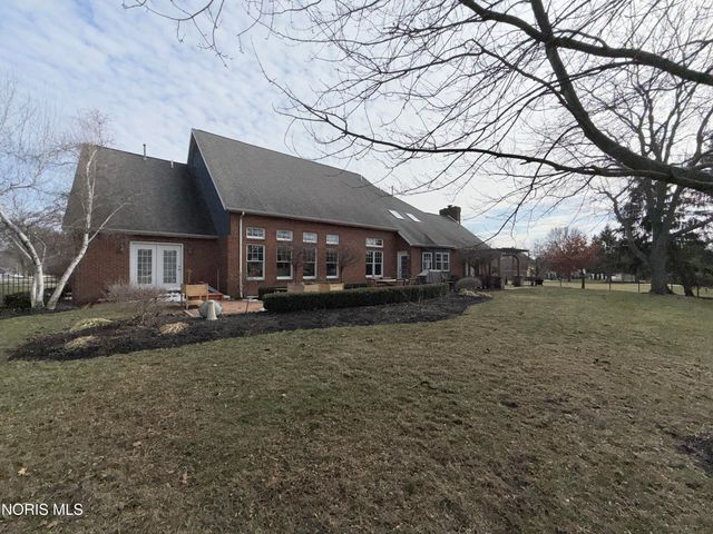 1121 Fox Run Road, Findlay, OH 45840