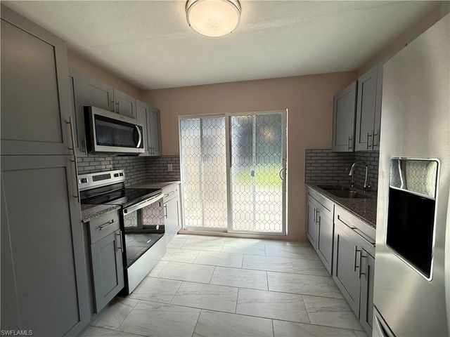 327 Montgomery AVE, Fort Myers, FL 33905