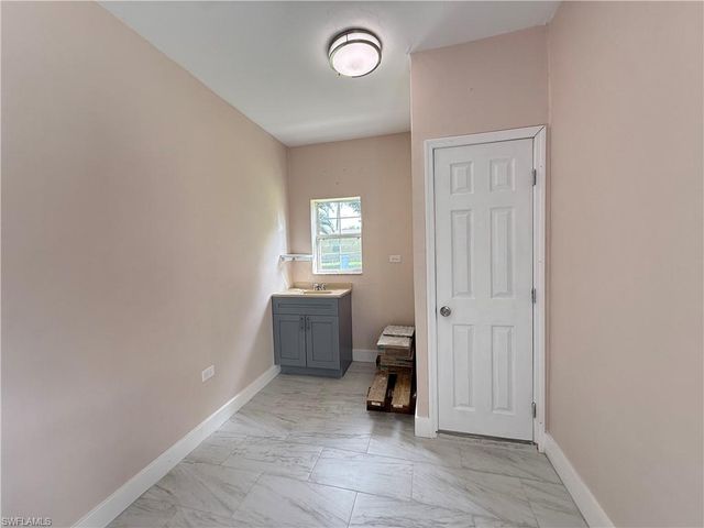 327 Montgomery AVE, Fort Myers, FL 33905