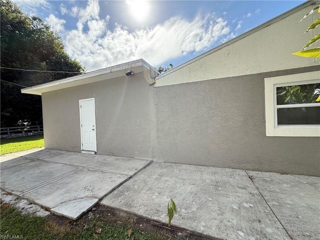 327 Montgomery AVE, Fort Myers, FL 33905