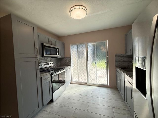 327 Montgomery AVE, Fort Myers, FL 33905