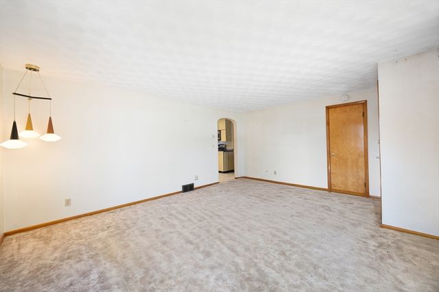 67 Manning St, Chicopee, MA 01020