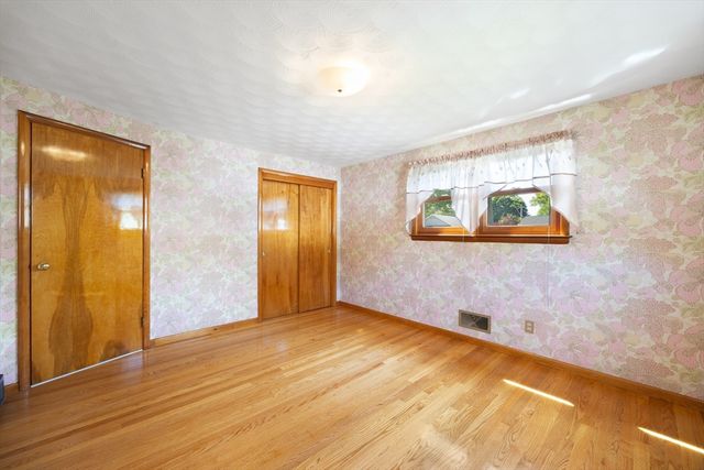 67 Manning St, Chicopee, MA 01020