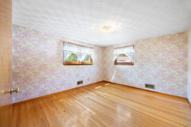 67 Manning St, Chicopee, MA 01020