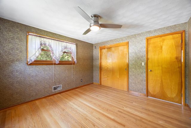 67 Manning St, Chicopee, MA 01020
