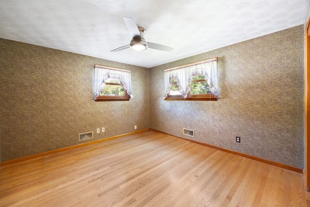 67 Manning St, Chicopee, MA 01020