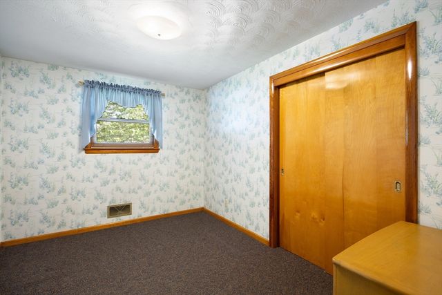 67 Manning St, Chicopee, MA 01020