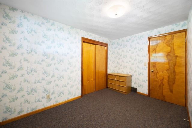 67 Manning St, Chicopee, MA 01020