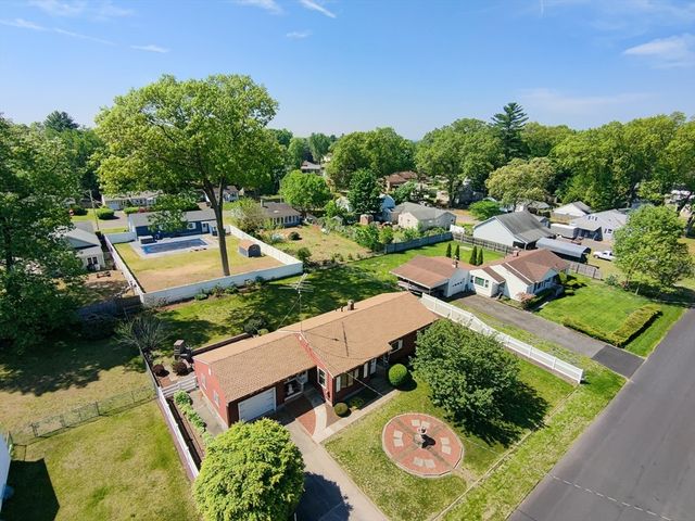 67 Manning St, Chicopee, MA 01020