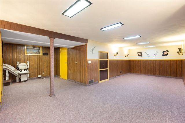 67 Manning St, Chicopee, MA 01020