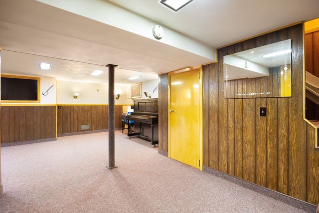 67 Manning St, Chicopee, MA 01020