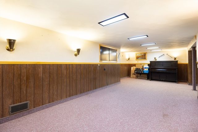 67 Manning St, Chicopee, MA 01020