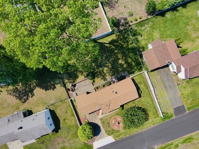 67 Manning St, Chicopee, MA 01020