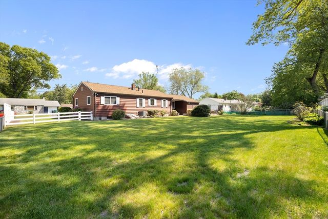 67 Manning St, Chicopee, MA 01020