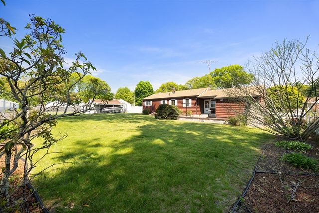 67 Manning St, Chicopee, MA 01020