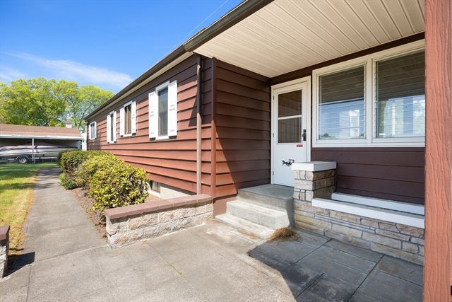 67 Manning St, Chicopee, MA 01020