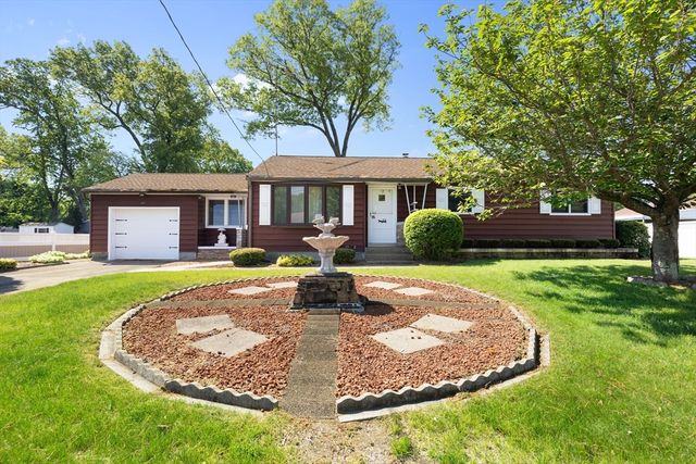 67 Manning St, Chicopee, MA 01020