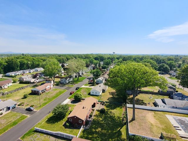 67 Manning St, Chicopee, MA 01020