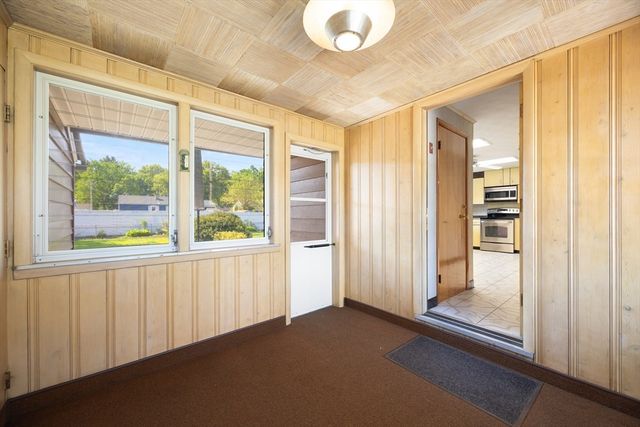 67 Manning St, Chicopee, MA 01020